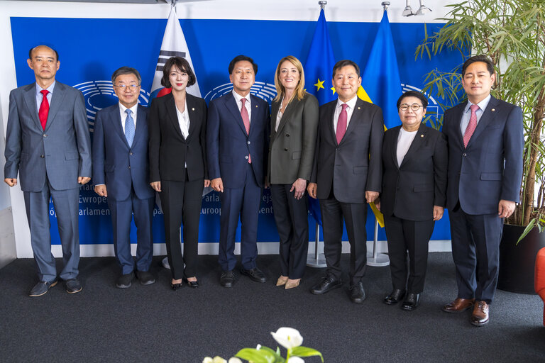 Roberta METSOLA, EP President meets with Special Envoy of Korea to EU
