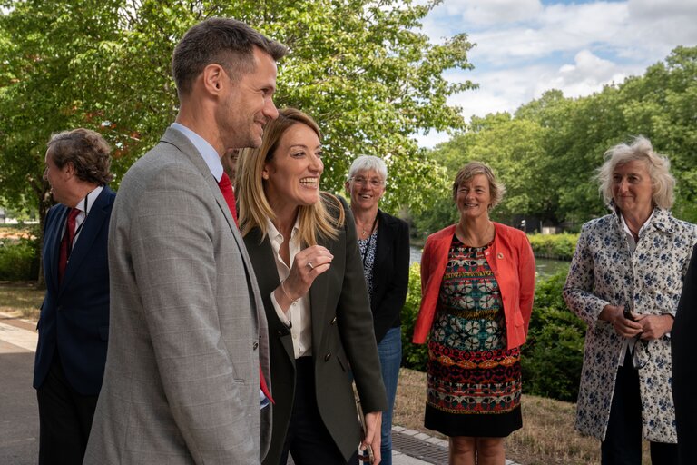 Billede 15: Roberta METSOLA, EP President unveils of a plaque Here starts the sea”