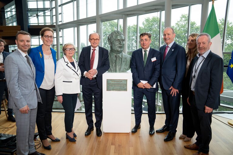 Fotografia 5: Inauguration of the bust of John HUME, Irish politician from Northern Ireland, former EP Member, in presence of Roberta METSOLA, EP President and Micheal MARTIN, Irish Prime Minister