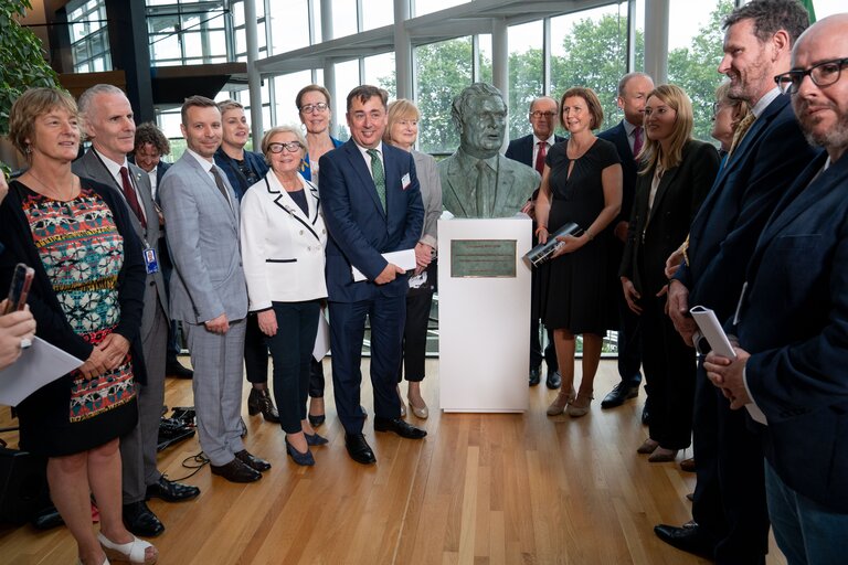 Fotografia 4: Inauguration of the bust of John HUME, Irish politician from Northern Ireland, former EP Member, in presence of Roberta METSOLA, EP President and Micheal MARTIN, Irish Prime Minister