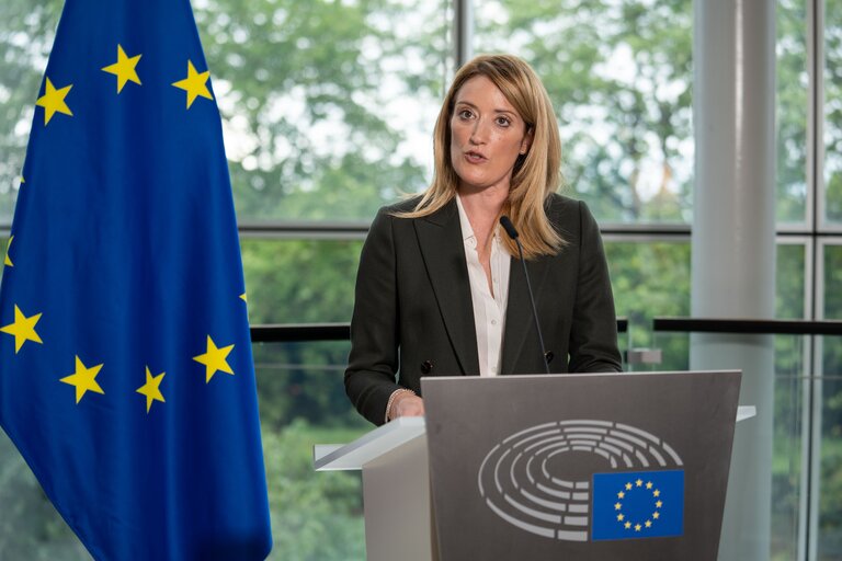 Fotografia 12: Inauguration of the bust of John HUME, Irish politician from Northern Ireland, former EP Member, in presence of Roberta METSOLA, EP President and Micheal MARTIN, Irish Prime Minister