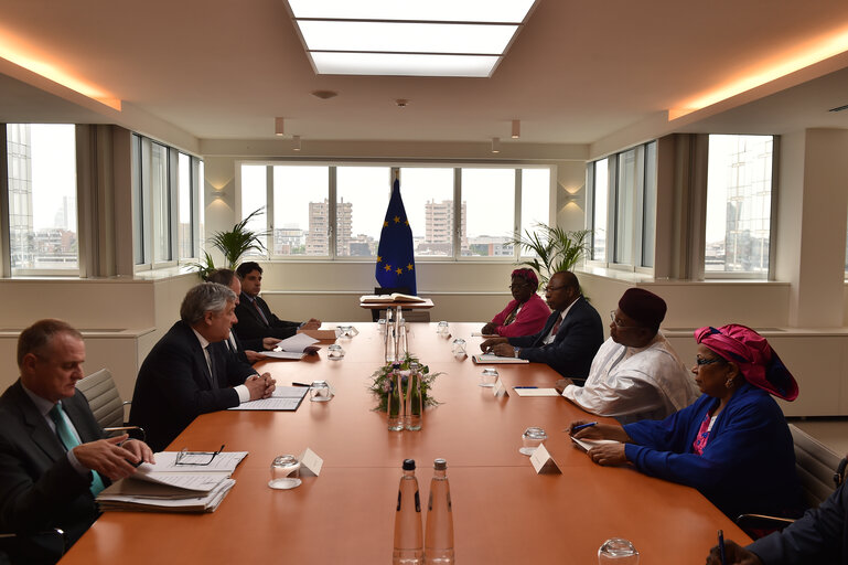 Fotogrāfija 2: Visit of the President of Niger - Bilateral meeting