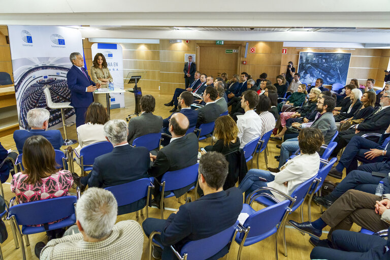 Fotagrafa 1: Citizen dialogue with representatives of the world of Culture in Spain - Office of the European Parliament in Spain.