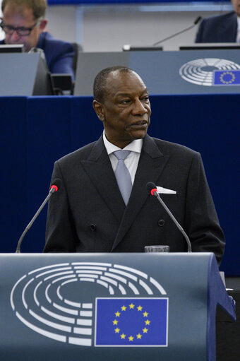 Fotografi 7: Official visit of the President of Guinea - Formal sitting in plenary session