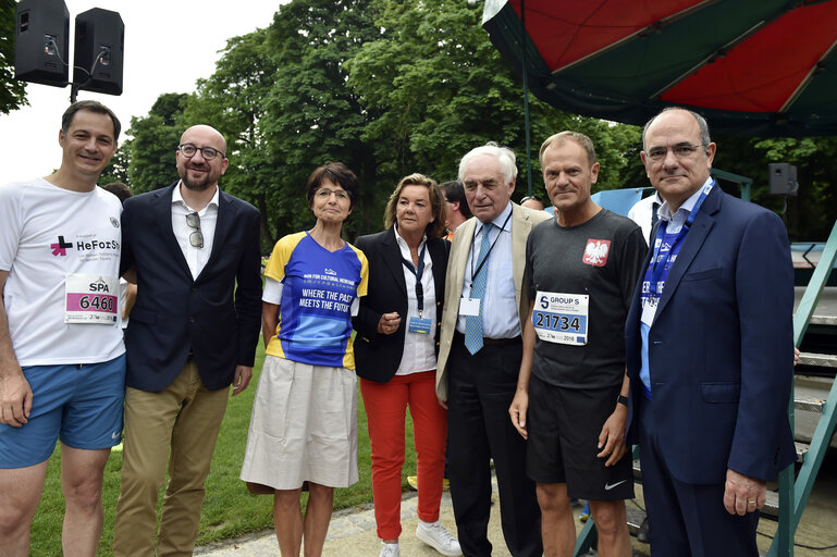 Fotografi 10: 20 km of Brussels running race start