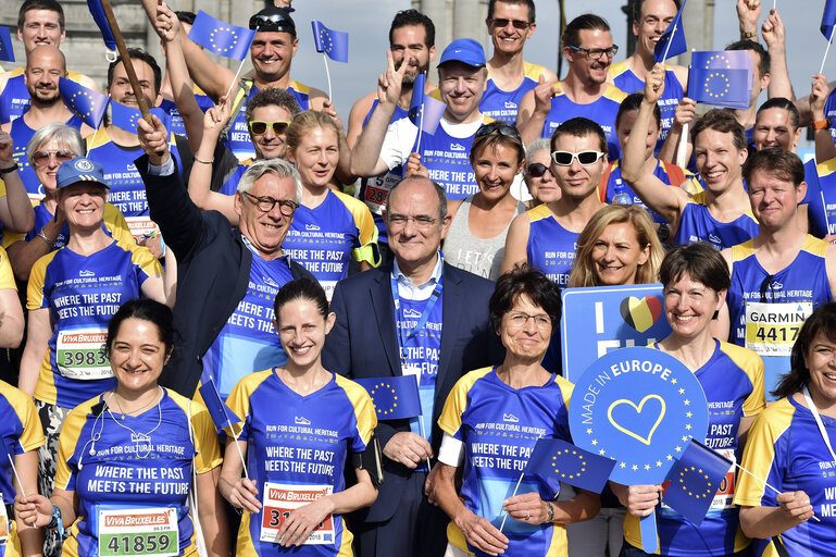 Fotografi 45: 20 km of Brussels running race start