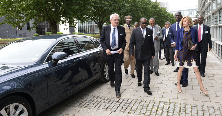 Fotografie 7: Official visit of the President of Guinea.- Antonio TAJANI, EP President welcomes Alpha CONDE,  President of Guinea