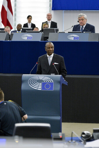 Fotografi 14: Official visit of the President of Guinea - Formal sitting in plenary session