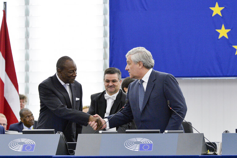 Fotografi 3: Official visit of the President of Guinea - Formal sitting in plenary session