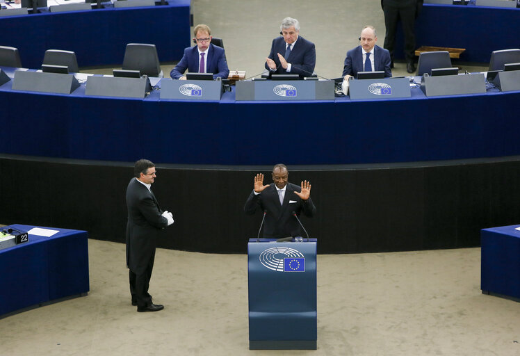 Fotografi 10: Official visit of the President of Guinea - Formal sitting in plenary session