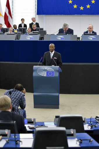 Fotografi 12: Official visit of the President of Guinea - Formal sitting in plenary session