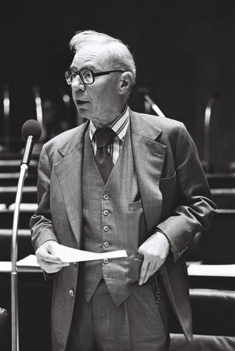 Zdjęcie 2: The delegue Charles FLETCHER-COOKE during a session in Luxembourg in October 1978.