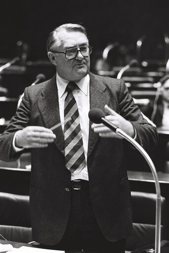 Fotogrāfija 2: The delegue Heinrich AIGNER during a session in October 1978.