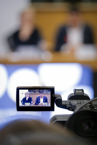 Fotografi 6: Roundtable discussion - ' Assessing the EU's Artificial Intelligence Strategy '