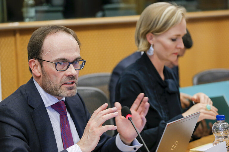 Photo 23 : Roundtable discussion - ' Assessing the EU's Artificial Intelligence Strategy '