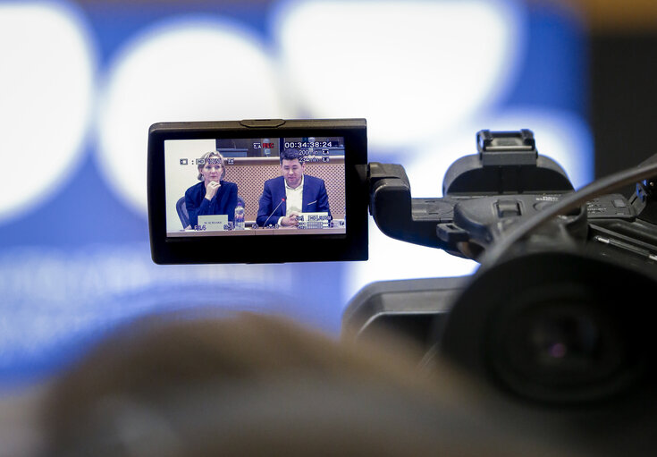 Photo 5 : Roundtable discussion - ' Assessing the EU's Artificial Intelligence Strategy '