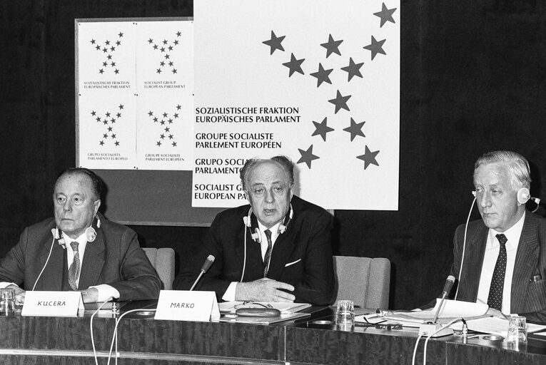 Fotografi 2: Meeting of the Socialist Group of the European Parliament in Strasbourg 1988.