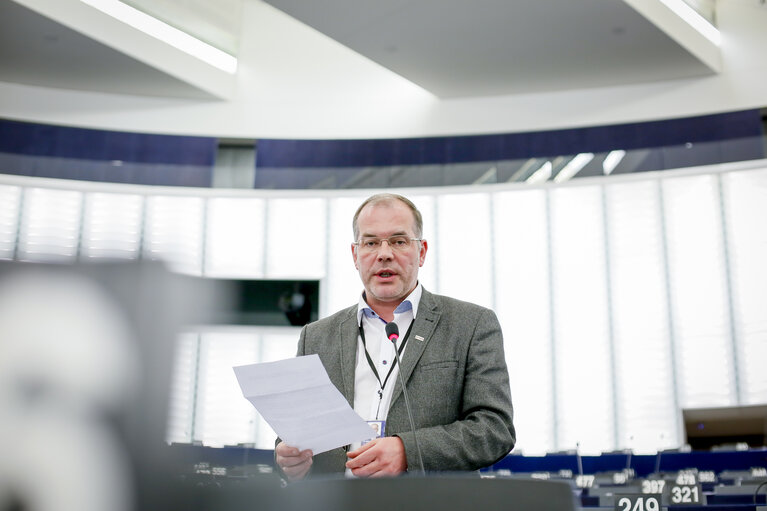 Fotografie 2: Plenary session.- A European values instrument to support civil society organisations which promote democracy, rule of law and fundamental values within the European Union