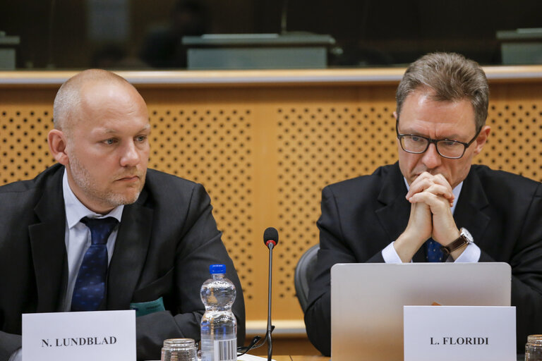 Photo 2 : Roundtable discussion - ' Assessing the EU's Artificial Intelligence Strategy '