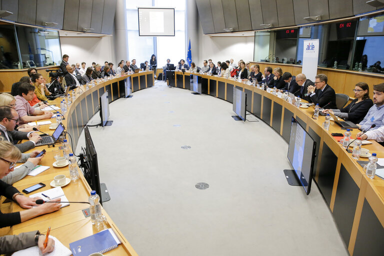 Photo 16 : Roundtable discussion - ' Assessing the EU's Artificial Intelligence Strategy '