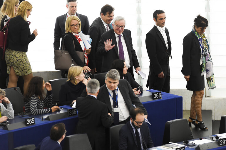 Photo 2 : Plenary session - A European values instrument to support civil society organisations which promote democracy, rule of law and fundamental values within the European Union Commission statement