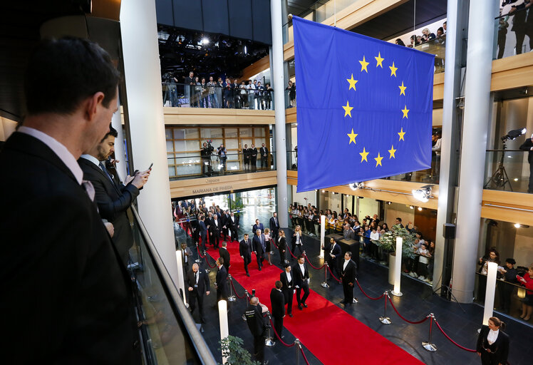 Zdjęcie 16: Visit of the President of the French Republic to the European Parliament in Strasbourg - Antonio TAJANI, EP President welcomes Emmanuel MACRON, President of the French Republic