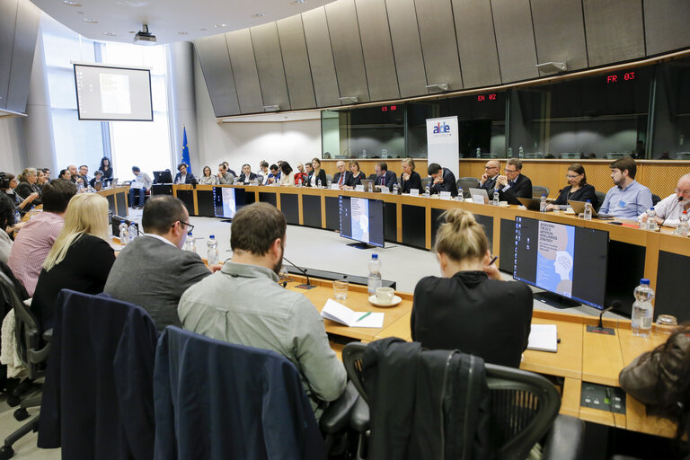 Photo 14 : Roundtable discussion - ' Assessing the EU's Artificial Intelligence Strategy '