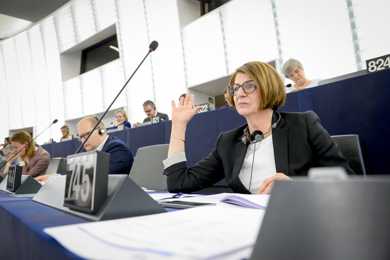 Julia PITERA in plenary session in Strasbourg