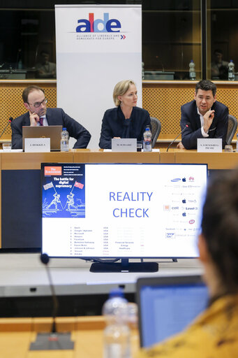 Photo 7 : Roundtable discussion - ' Assessing the EU's Artificial Intelligence Strategy '