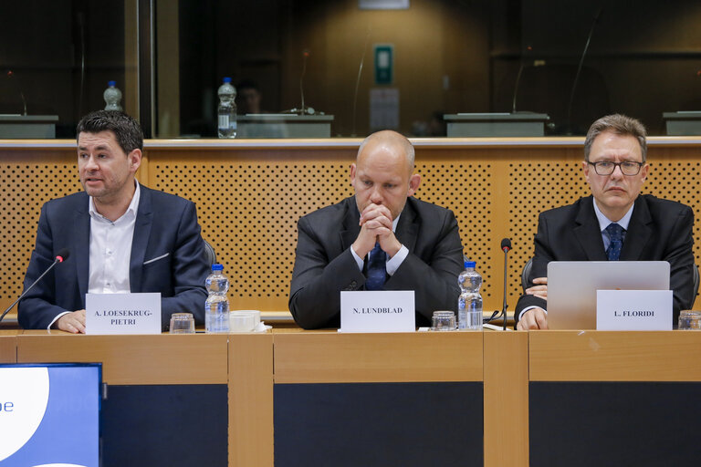 Photo 4 : Roundtable discussion - ' Assessing the EU's Artificial Intelligence Strategy '