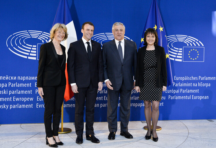 Zdjęcie 18: Visit of the President of the French Republic to the European Parliament in Strasbourg - Antonio TAJANI, EP President welcomes Emmanuel MACRON, President of the French Republic