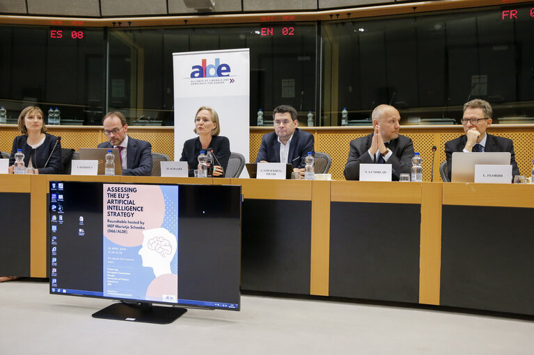 Foto 32: Roundtable discussion - ' Assessing the EU's Artificial Intelligence Strategy '