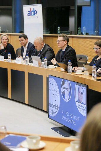 Photo 8 : Roundtable discussion - ' Assessing the EU's Artificial Intelligence Strategy '