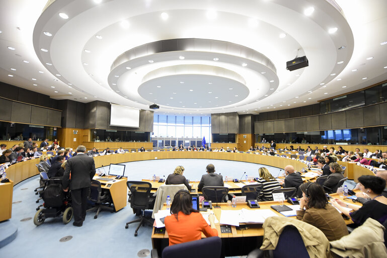 Photo 7: EMPL committee meeting - Exchange of views with the Commissioner in charge of Employment, Social Affairs, Skills and Labour Mobility on the 2016 European Commission Work Programme