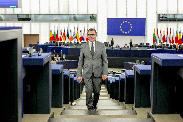 Robert ROCHEFORT in Plenary session week 44 2015 in Strasbourg