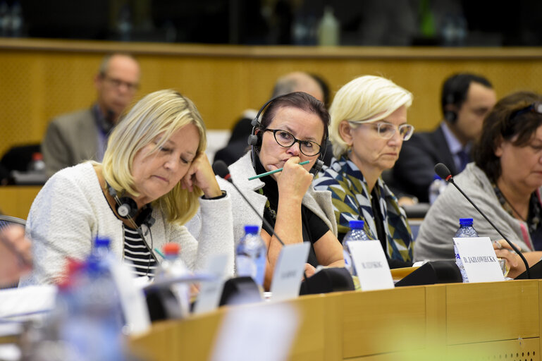 Fotogrāfija 10: EMPL committee meeting - Exchange of views with the Commissioner in charge of Employment, Social Affairs, Skills and Labour Mobility on the 2016 European Commission Work Programme