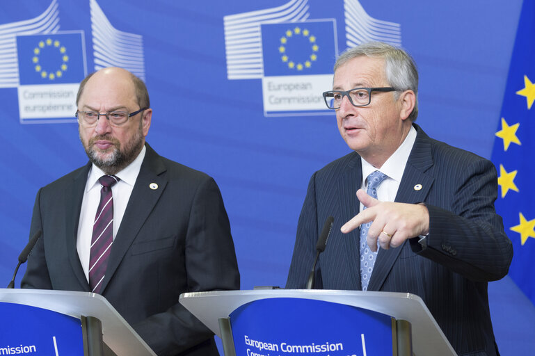 Photo 3: Joint press conference by Martin Schulz, President of the EP and Jean-Claude Juncker, President of the EC ahead of the Brussels European Council, 17-18/12/15