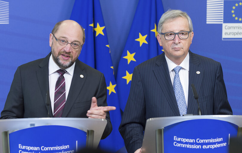 Photo 4: Joint press conference by Martin Schulz, President of the EP and Jean-Claude Juncker, President of the EC ahead of the Brussels European Council, 17-18/12/15