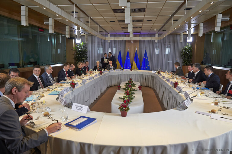 Photo 5: European Council President, EP President and EC President meet with the President of Ukraine