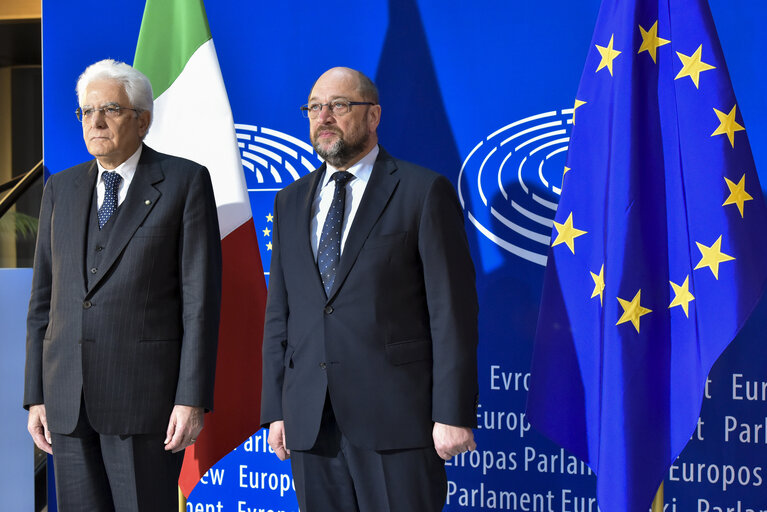 Fotografija 4: Official visit of the Italian President to the European Parliament in Strasbourg.     The President of the Italian Republic is welcomed by the President of the European Parliament