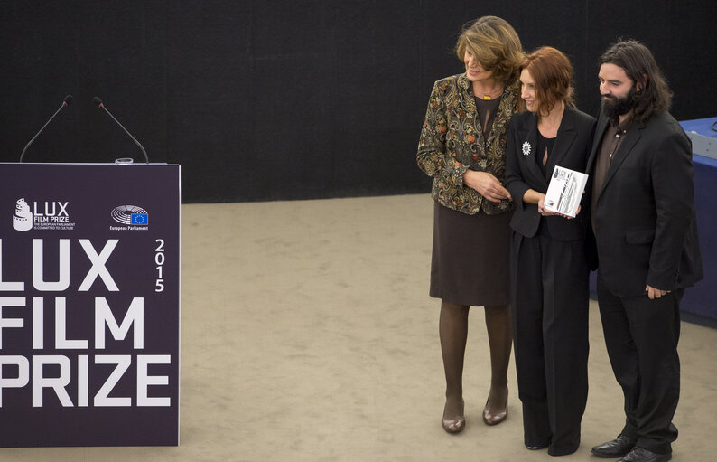 Billede 16: LUX Prize 2015 award ceremony.  Announcement of winning film and presentation of Prize to the winning director by EP President during plenary session week 48 2015 in Strasbourg