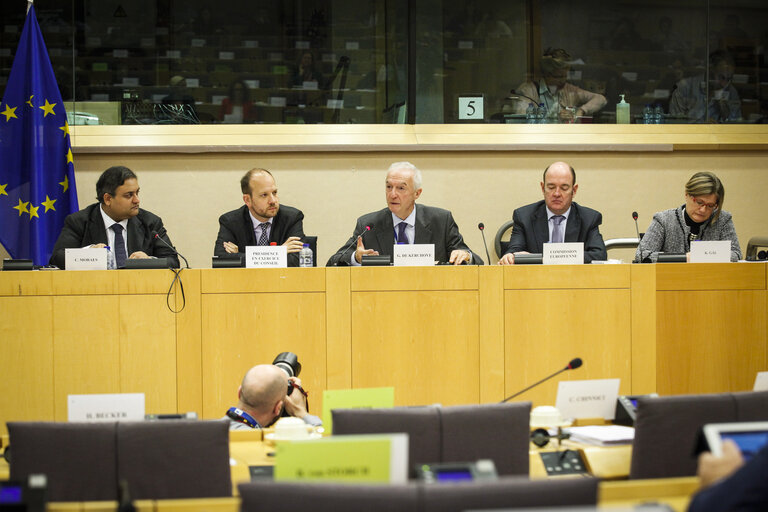 Fotogrāfija 26: LIBE committee meeting - EU Counter-Terrorism Strategy : discussion with EU Counter-Terrorism Coordinator and debriefing by the Luxembourg Presidency of the Council of the EU on the outcome of the extroardinary JHA Council of 20 November 2015