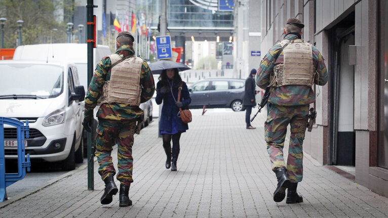 Deployment of Belgian armed forces in front of the European institutions headquarters in the context of terrorist threat in Brussels