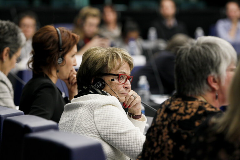 Fotografija 2: Lux Prize 2015 press seminar.     Panel 3:  Think more Pink: a not very (gender) balanced endeavour.   Inequality in the audio-visual sector is a problem which spans across all categories.