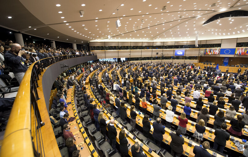 Fotogrāfija 3: Commemorative ceremony at the European Parliament in honour of the victims of the terrorist attacks in Paris  commencer par la tribune puis descendre  Transmettre WT5