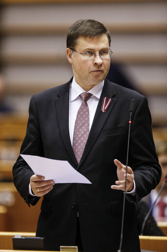 Foto 2: Plenary Session week 46 2015 in Brussels    Commission statement - Decision adopted on the European Semester package - Annual Growth Survey 2016