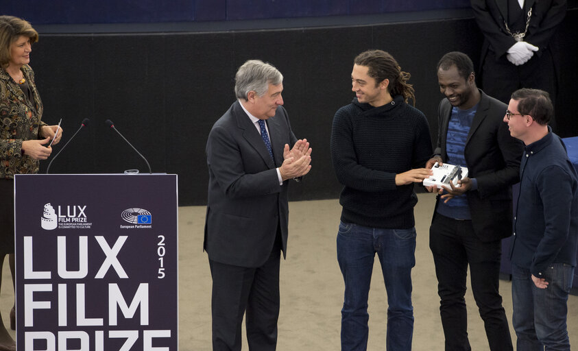 Billede 21: LUX Prize 2015 award ceremony.  Announcement of winning film and presentation of Prize to the winning director by EP President during plenary session week 48 2015 in Strasbourg