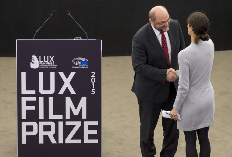 Billede 36: LUX Prize 2015 award ceremony.  Announcement of winning film and presentation of Prize to the winning director by EP President during plenary session week 48 2015 in Strasbourg