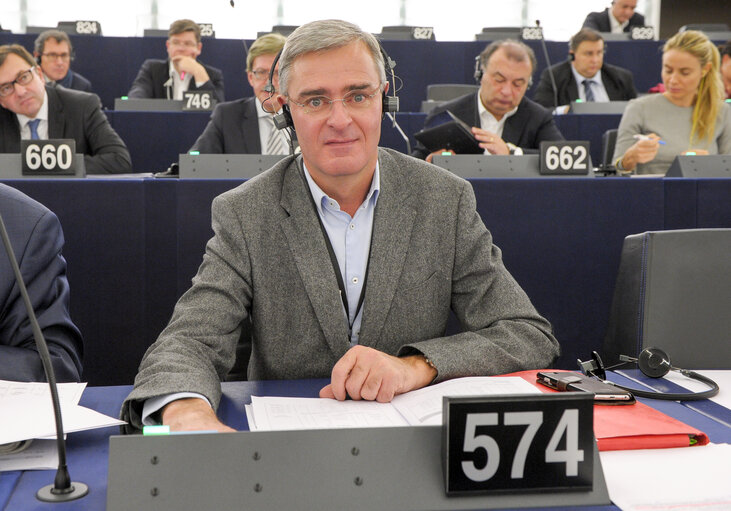 Fotografie 7: Marc JOULAUD in plenary session week 48 2015 in Strasbourg during votes