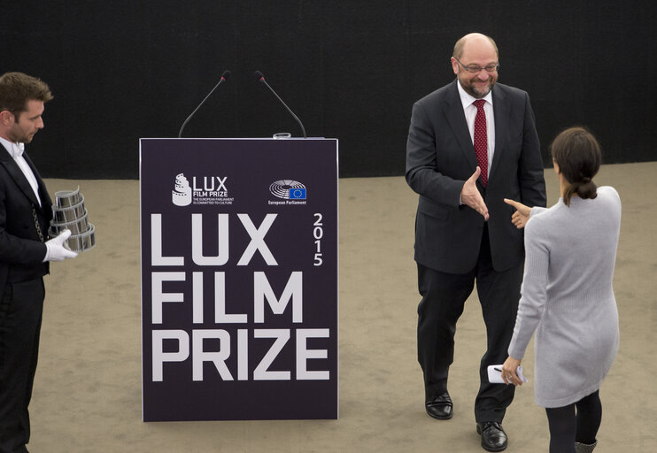 Billede 35: LUX Prize 2015 award ceremony.  Announcement of winning film and presentation of Prize to the winning director by EP President during plenary session week 48 2015 in Strasbourg